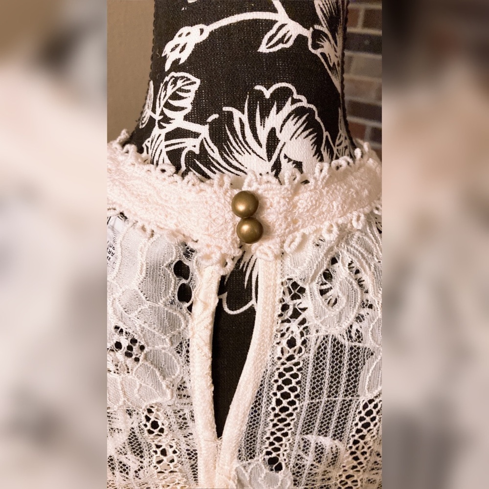 OPHELIA ROE Lace Boho Blouse - Picture 9 of 9